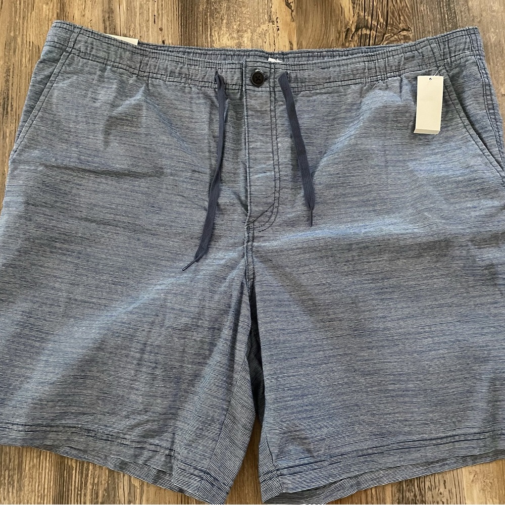 Izod Saltwater men’s size 42  8.5 inch shorts.